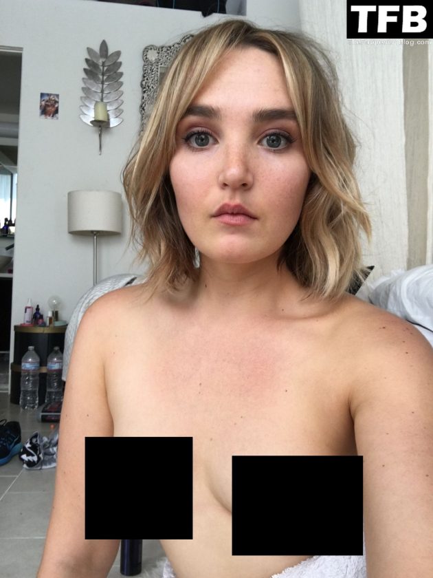 Chloe Fineman Nude Leaked The Fappening 0003.