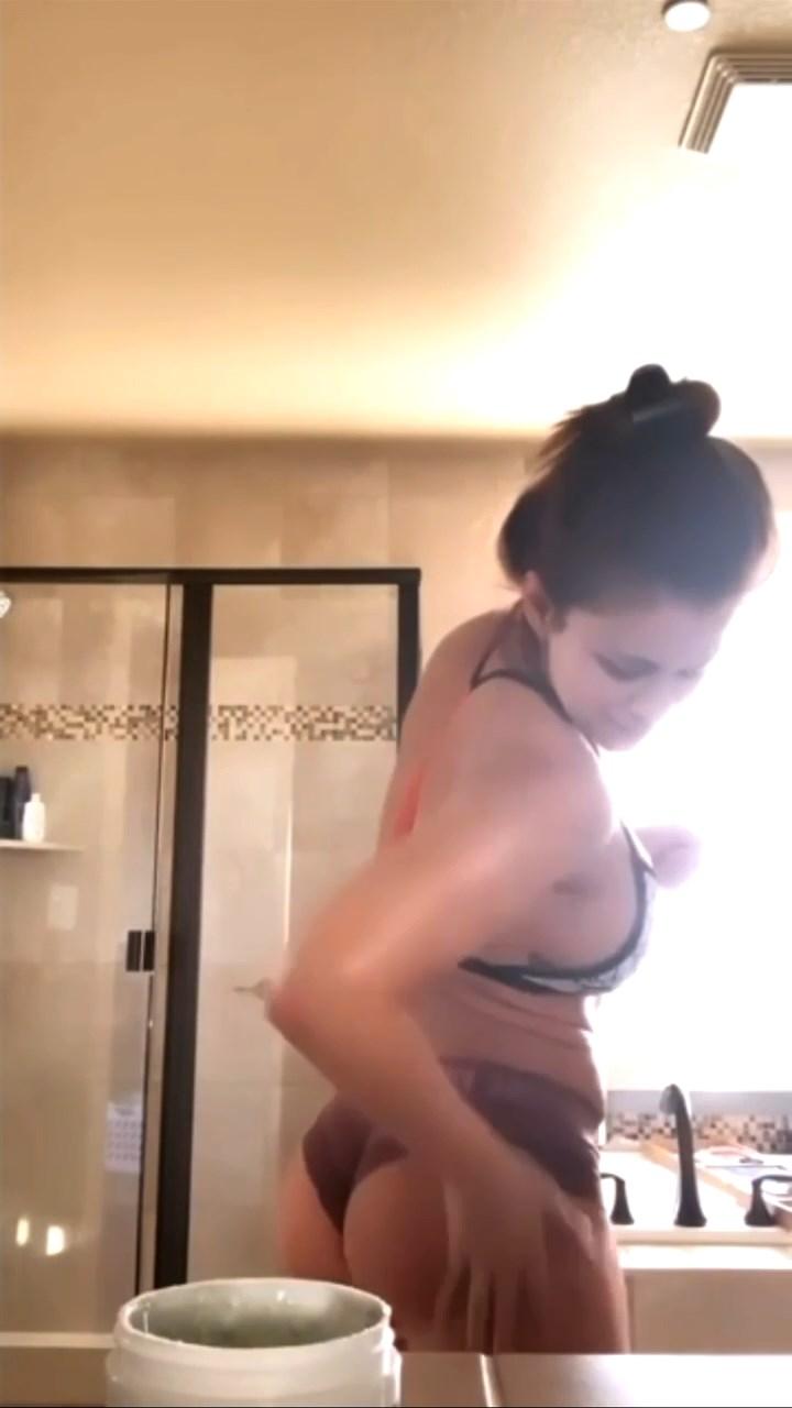 Paige Vanzant Lingerie Lotion Rub Video Leaked