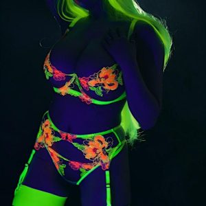 Tessa Fowler Nude Neon Body Paint Onlyfans Video Leaked