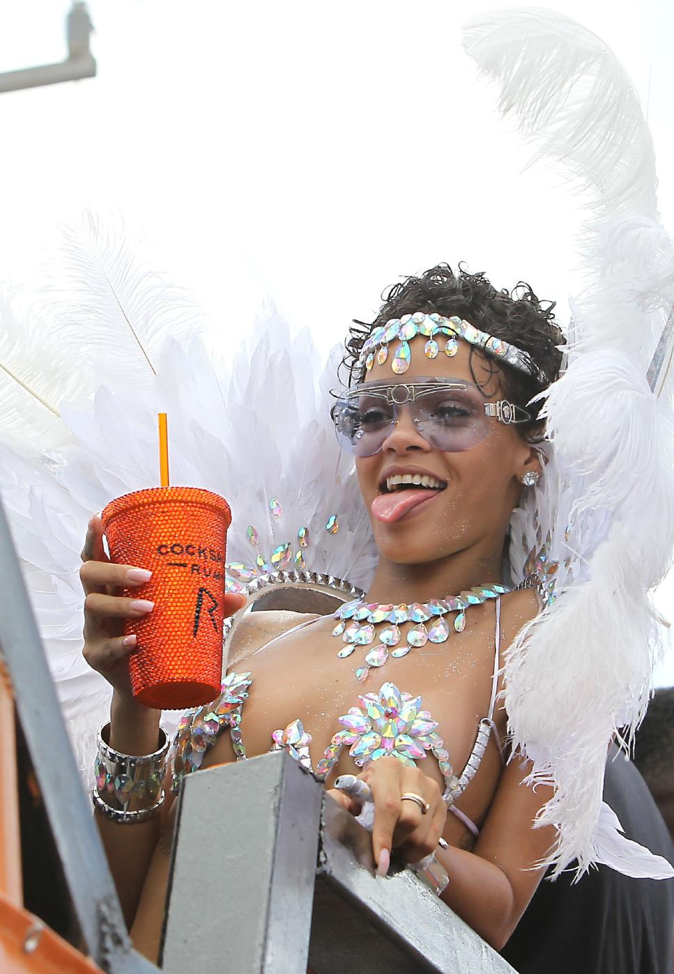 Rihanna Nip Slip Barbados Festival Photos Leaked 0002