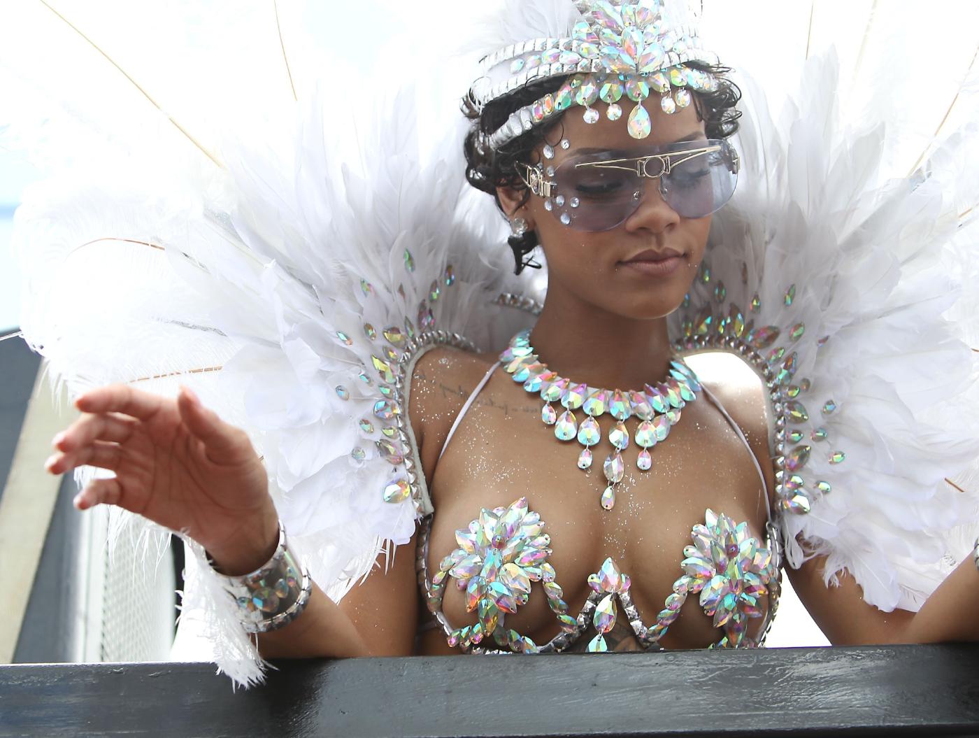 Rihanna Nip Slip Barbados Festival Photos Leaked 0018