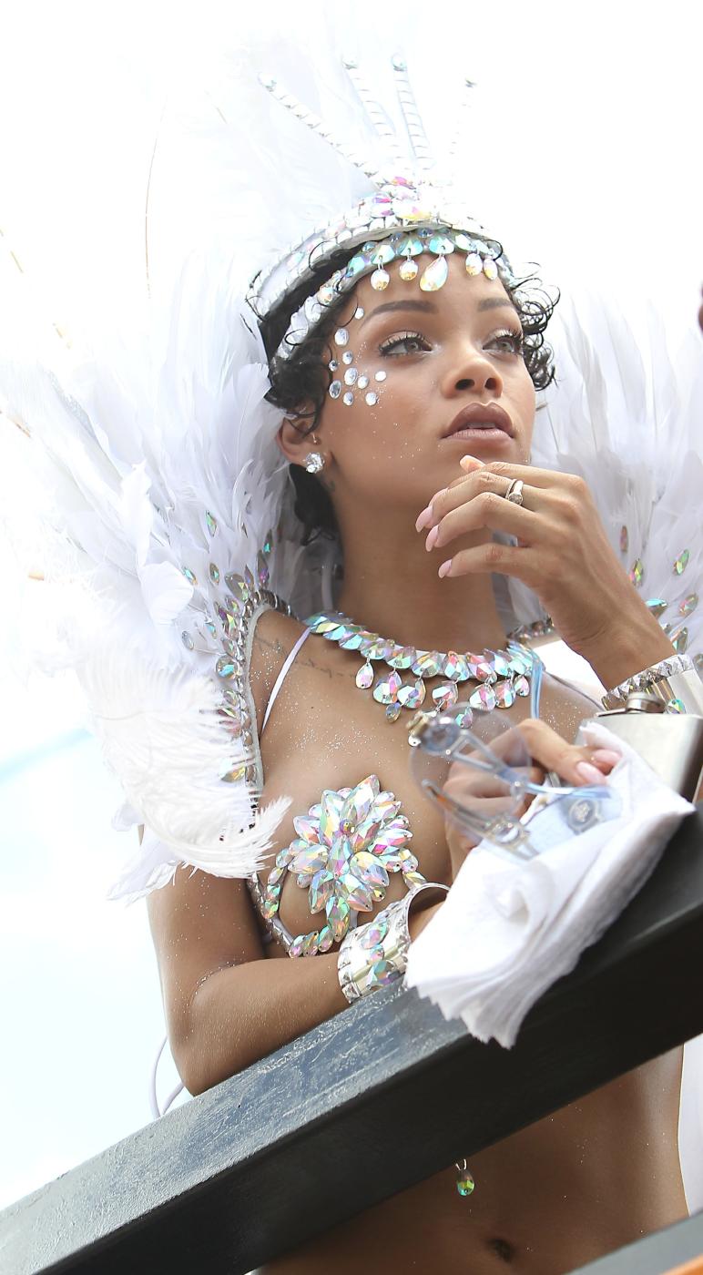 Rihanna Nip Slip Barbados Festival Photos Leaked 0020