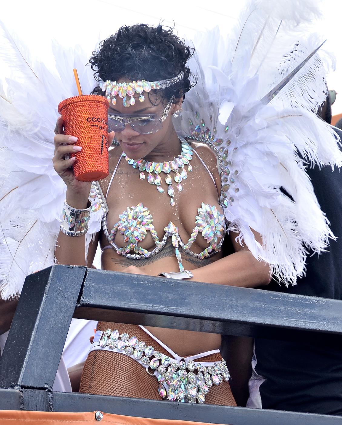 Rihanna Nip Slip Barbados Festival Photos Leaked 0021