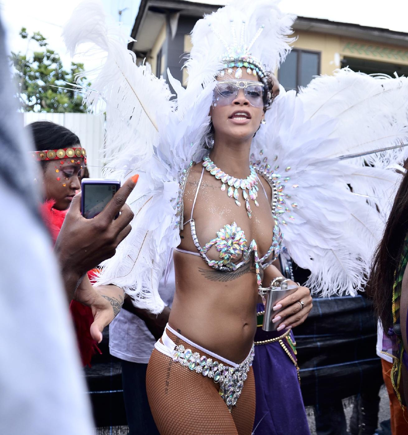 Rihanna Nip Slip Barbados Festival Photos Leaked 0024