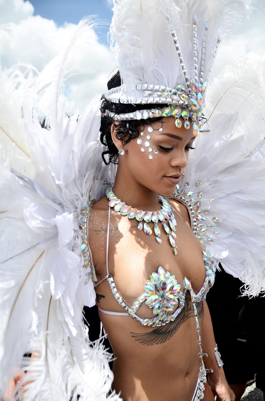 Rihanna Nip Slip Barbados Festival Photos Leaked 0025