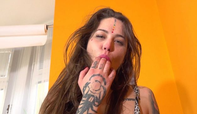 Hunter POV – Mari Galore – Tattooed brunette sex goddess banged hard