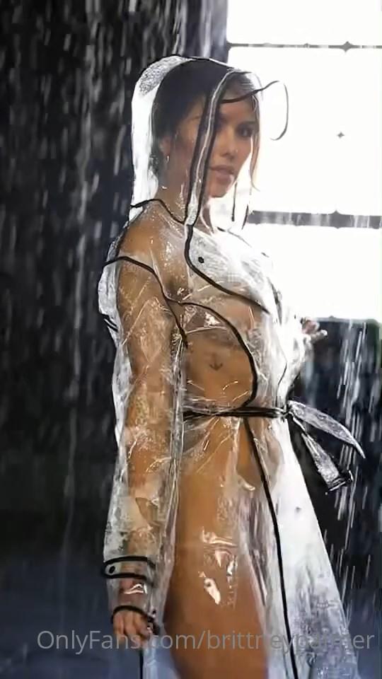 Brittney Palmer Nude Raincoat Onlyfans Video Leaked