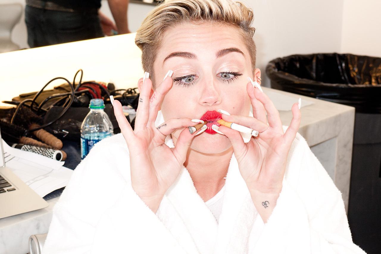 Miley Cyrus See Through Panties Bts Set Leaked 0009