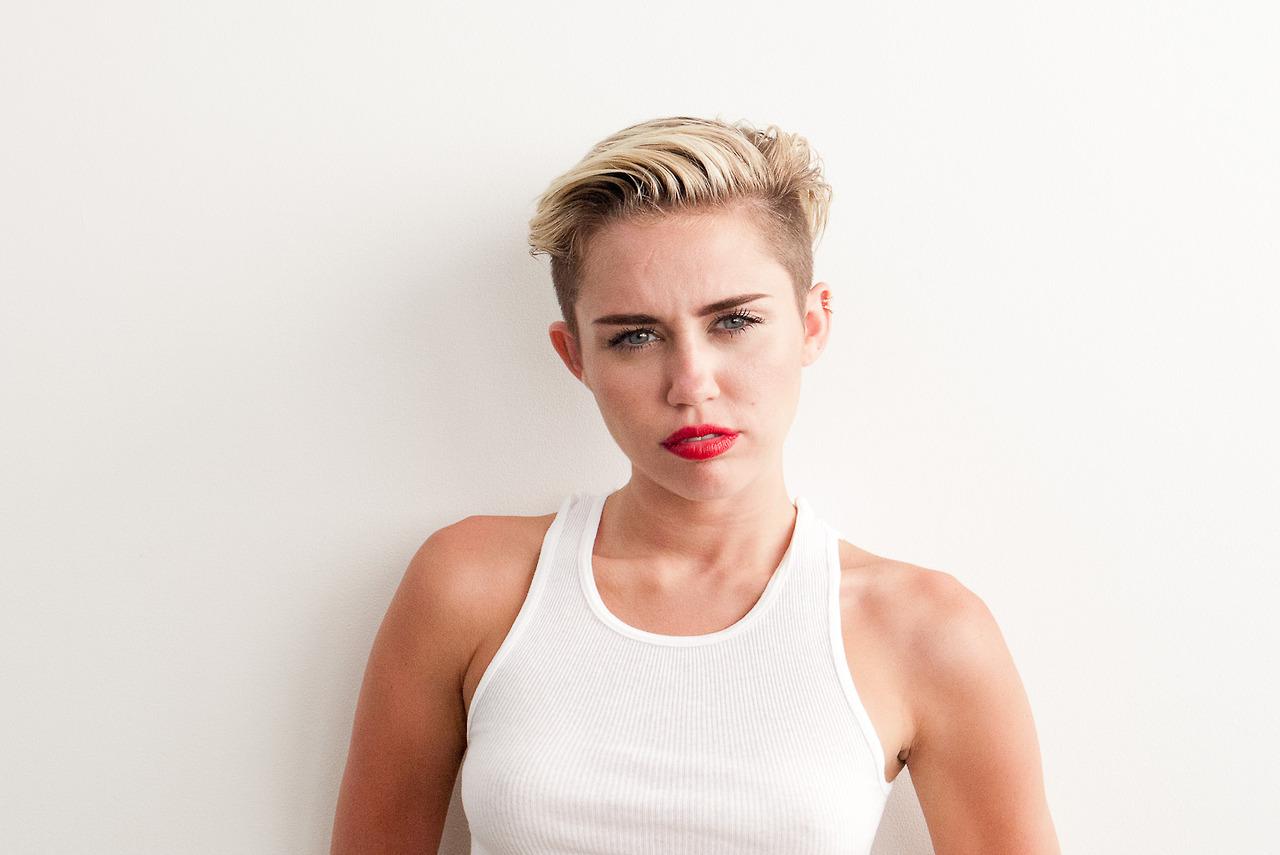 Miley Cyrus See Through Panties Bts Set Leaked 0014