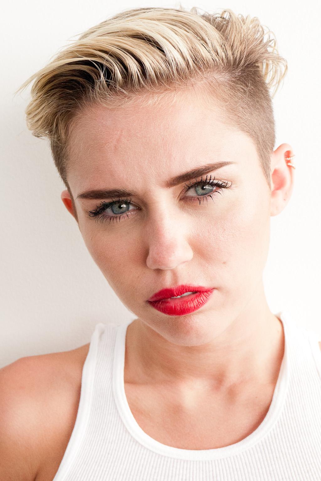 Miley Cyrus See Through Panties Bts Set Leaked 0017