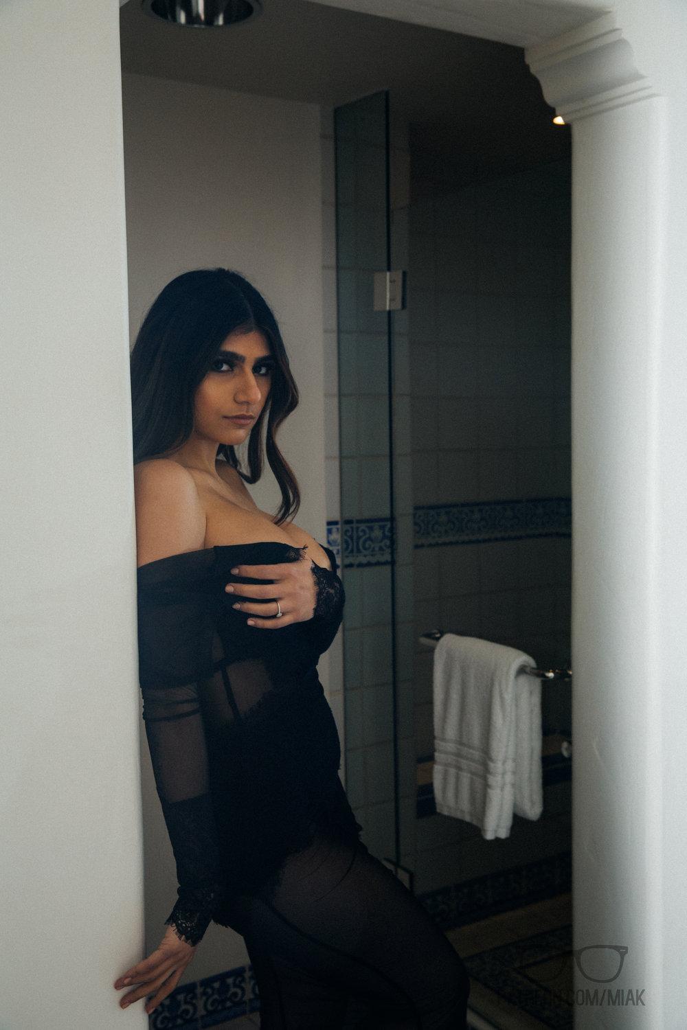 Mia Khalifa Sexy Lingerie Photoshoot Set Leaked 0002