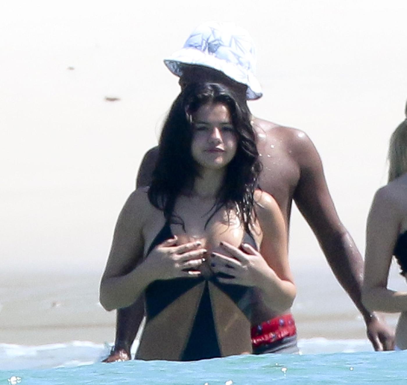 Selena Gomez Sexy One Piece Swimsuit Paparazzi Set Leaked 0014