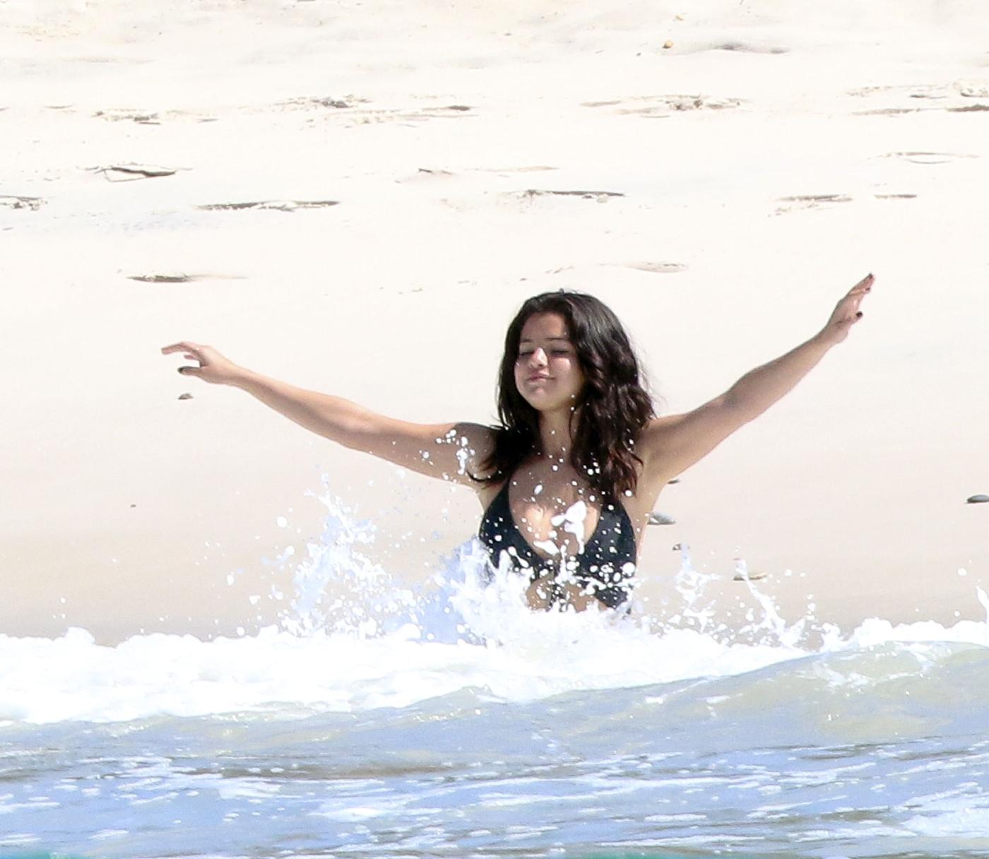 Selena Gomez Sexy One Piece Swimsuit Paparazzi Set Leaked 0020