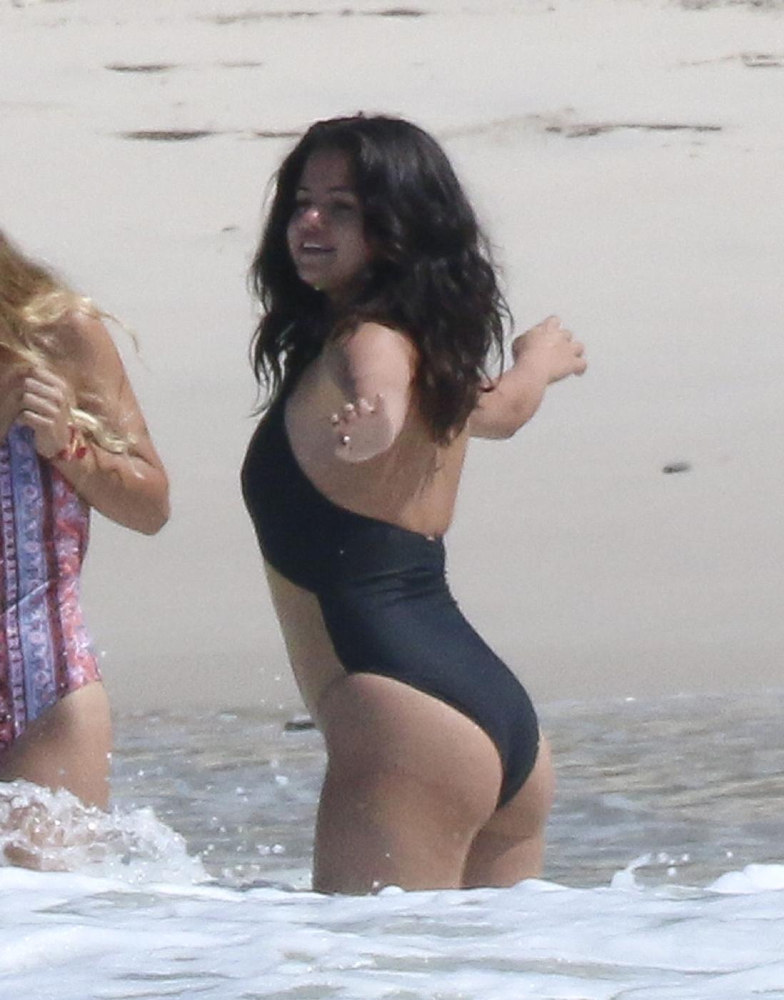 Selena Gomez Sexy One Piece Swimsuit Paparazzi Set Leaked 0029