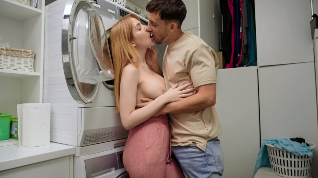 Monster Curves – Scarlett Jones – Check Out What I Can Do!