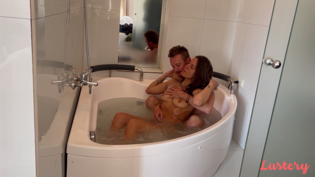 Lustery – Nate And Rain – Splish Splash
