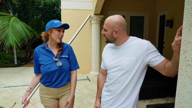 Milf Hunter – Lauren Phillips – My MILF Pool Girl’s Ass