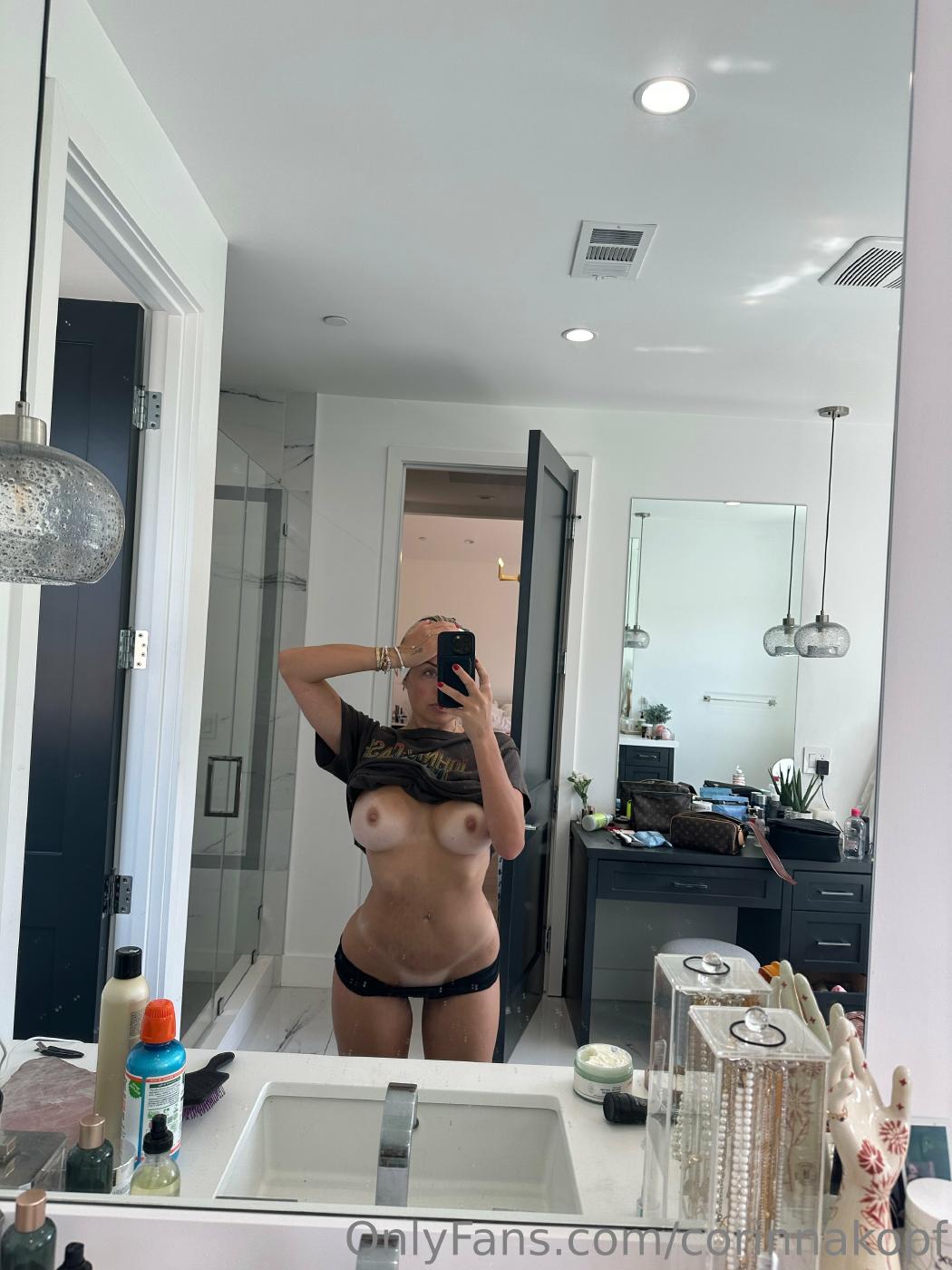 Corinna Kopf Nude Topless Mirror Selfies Onlyfans Set Leaked 0001