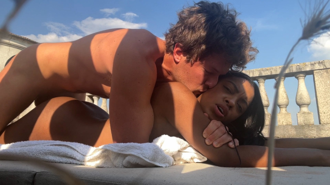 Lustery – Essel & Sofi – Secret Balcony
