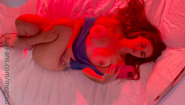 Megnutt02 Nude Bed Mirror Selfie Onlyfans Video Leaked