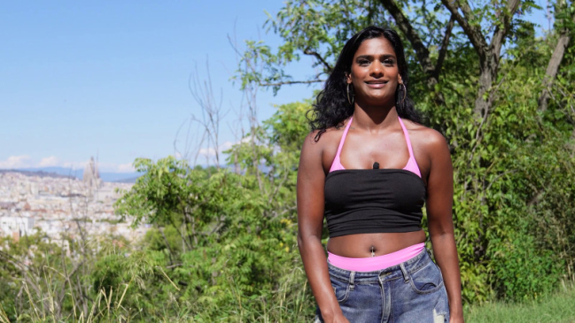 Ersties – Suraya – Flirt in Motion