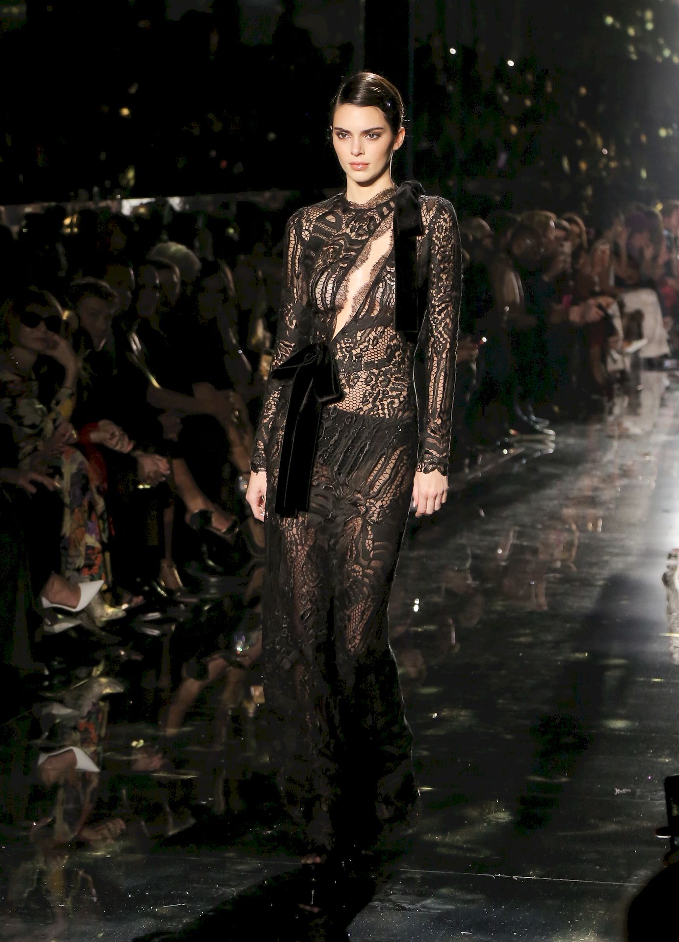 Kendall-Jenner-Walks-the-Runway-During-the-Tom-Ford-Show-0001.jpg