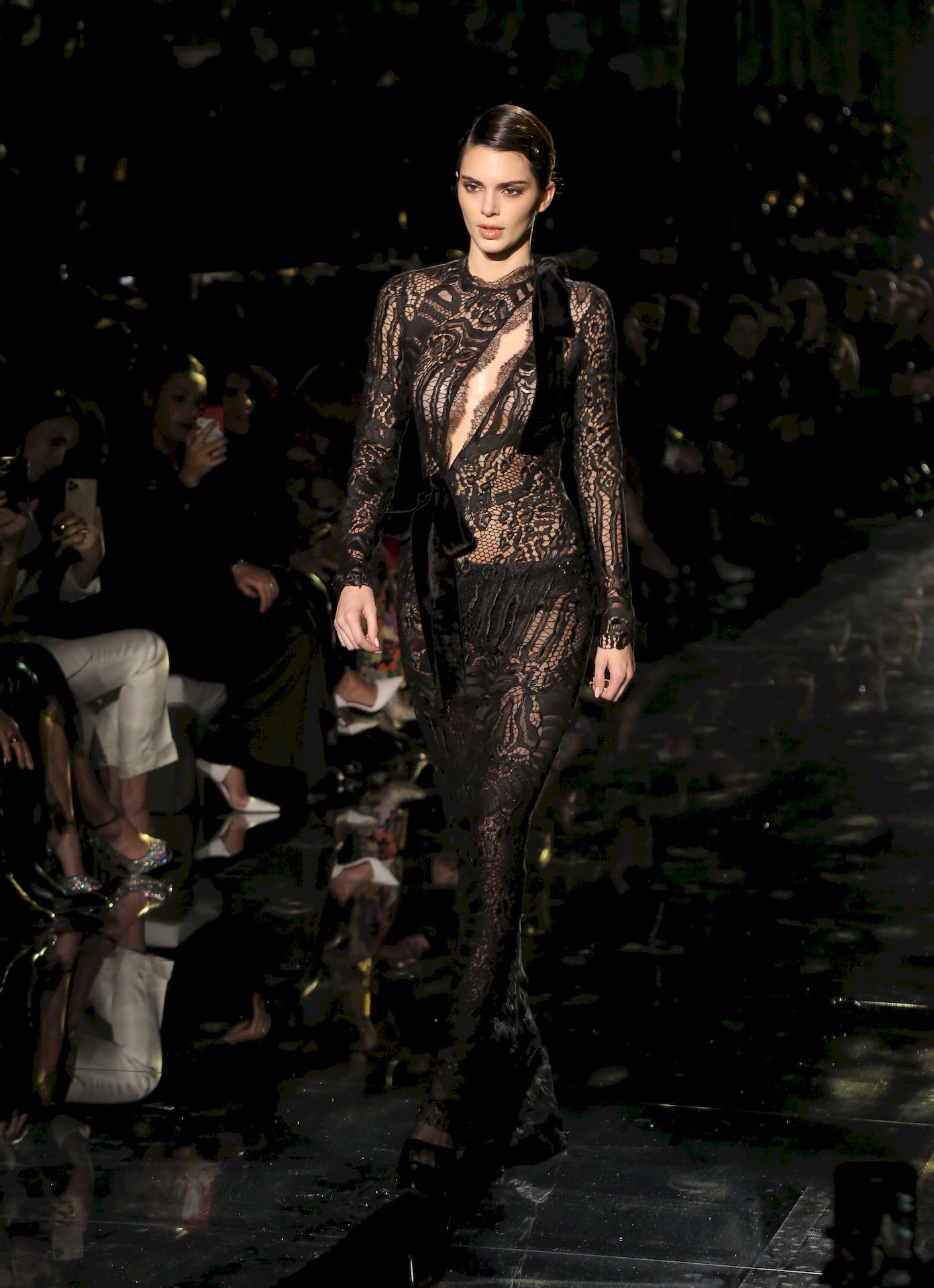 Kendall-Jenner-Walks-the-Runway-During-the-Tom-Ford-Show-0004.jpg