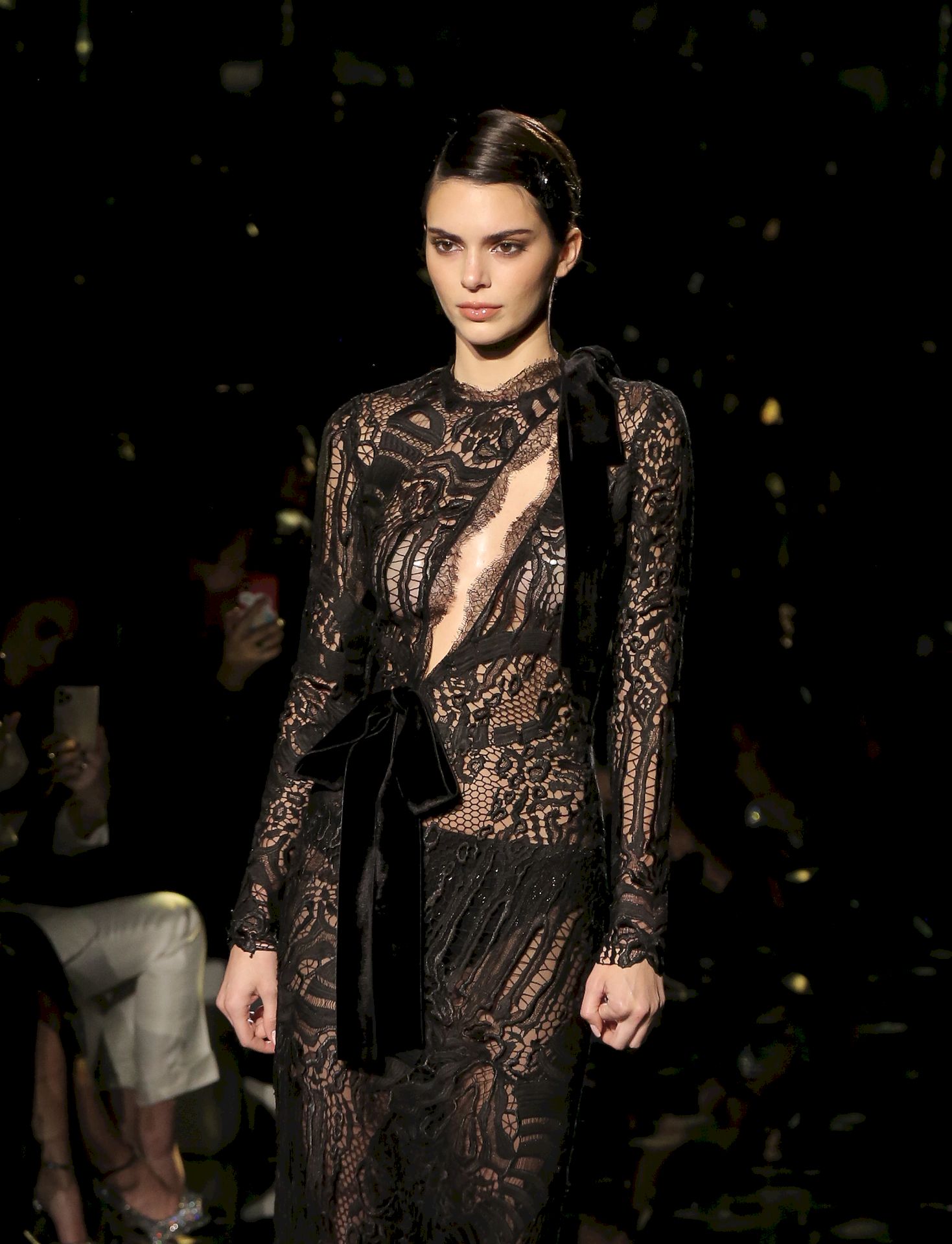 Kendall-Jenner-Walks-the-Runway-During-the-Tom-Ford-Show-0005.jpg