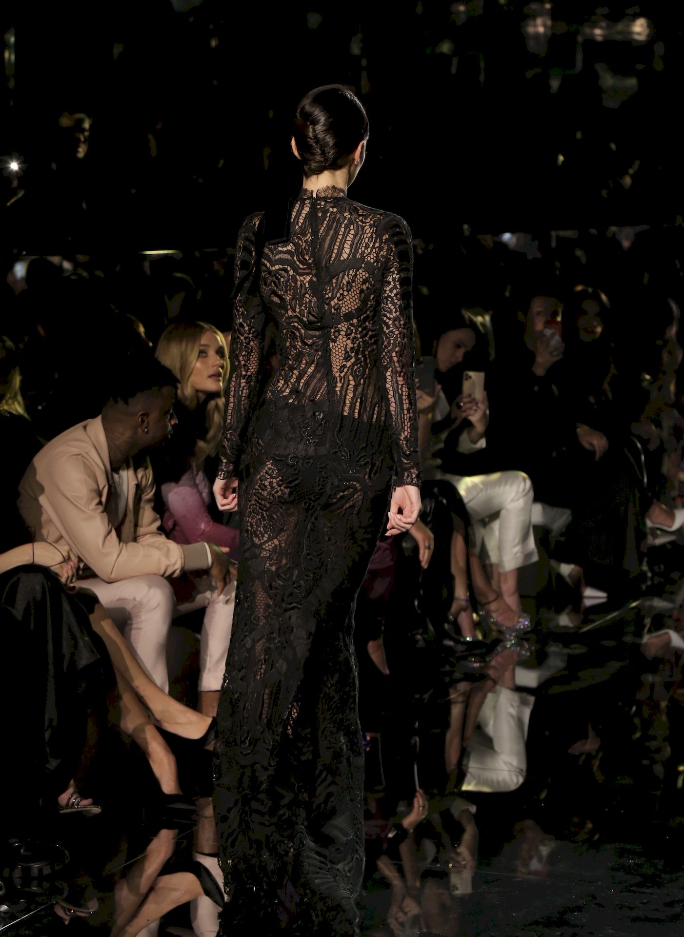 Kendall-Jenner-Walks-the-Runway-During-the-Tom-Ford-Show-0007.jpg