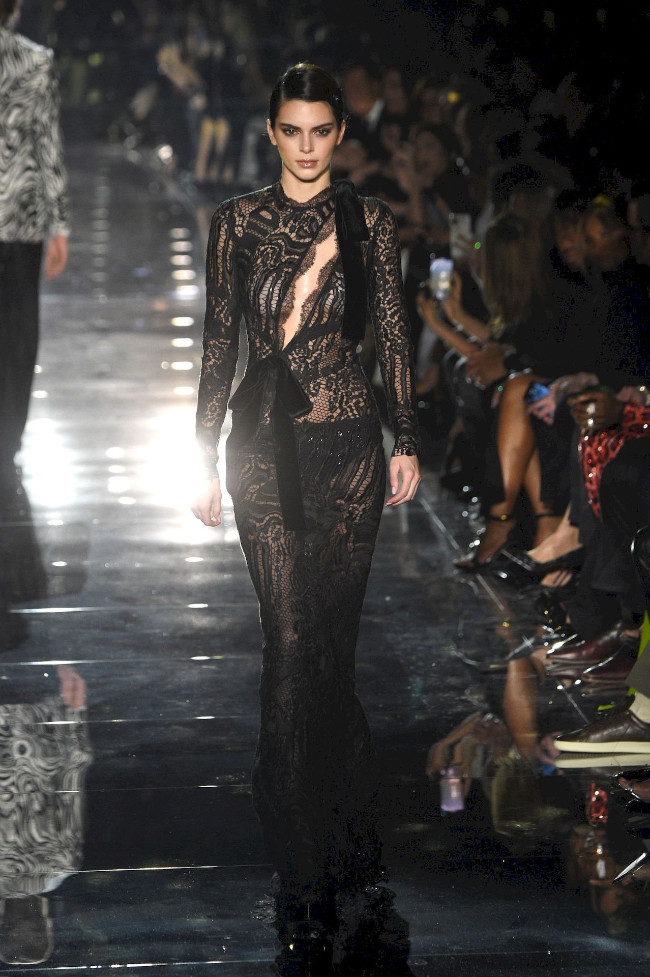 Kendall-Jenner-Walks-the-Runway-During-the-Tom-Ford-Show-0009.jpg