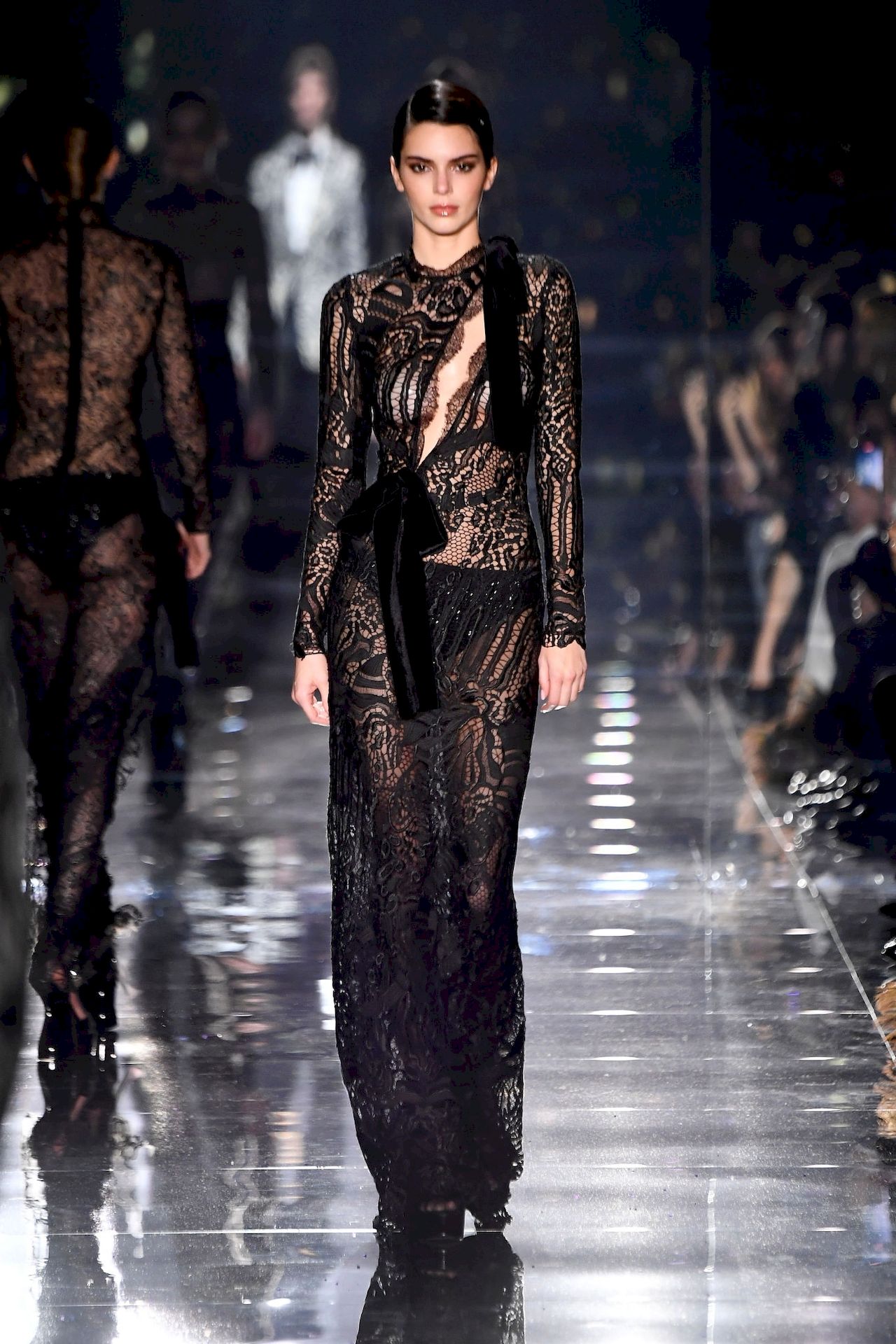 Kendall-Jenner-Walks-the-Runway-During-the-Tom-Ford-Show-0011.jpg