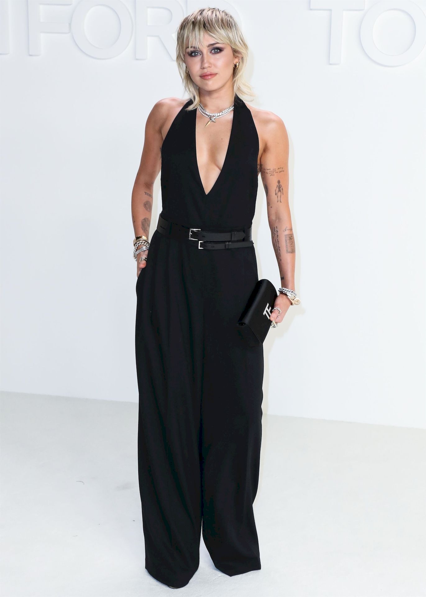 Miley-Cyrus-Looks-Sexy-at-the-Tom-Ford-Autumn_Winter-2020-Fashion-Show-0027.jpg