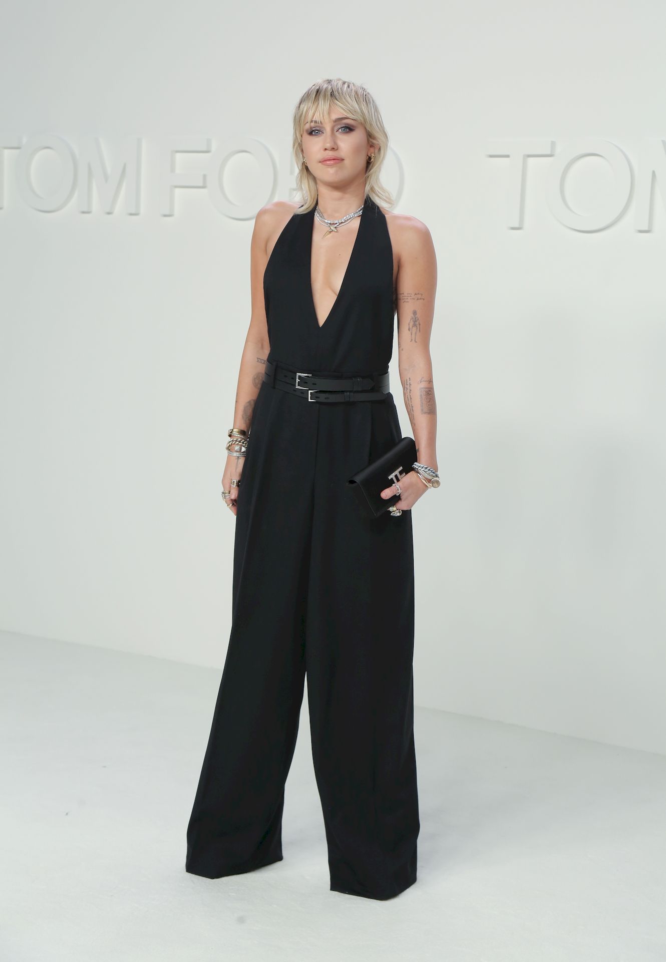 Miley-Cyrus-Looks-Sexy-at-the-Tom-Ford-Autumn_Winter-2020-Fashion-Show-0054.jpg