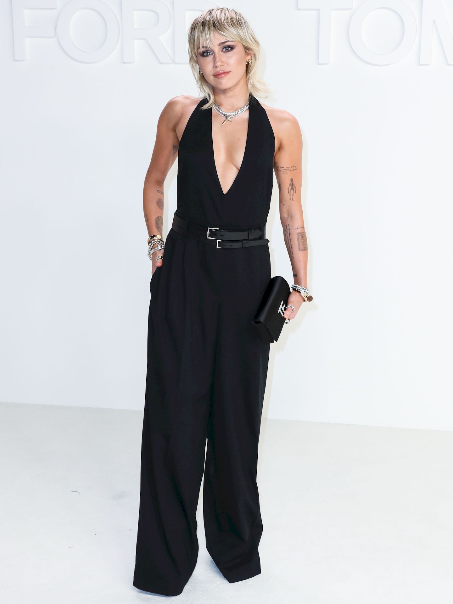 Miley-Cyrus-Looks-Sexy-at-the-Tom-Ford-Autumn_Winter-2020-Fashion-Show-0076.jpg