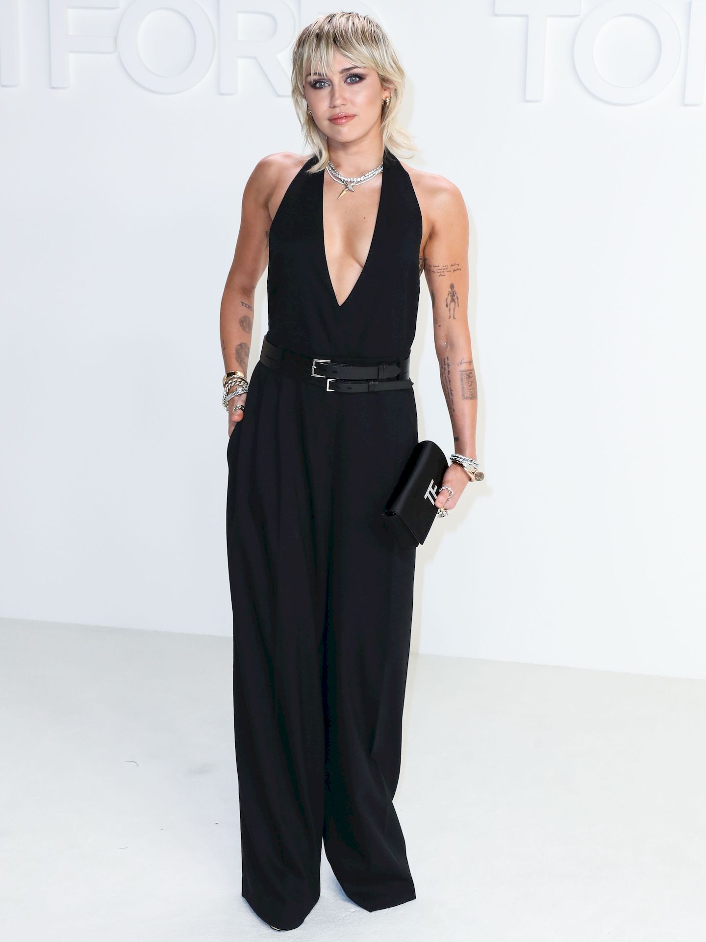 Miley-Cyrus-Looks-Sexy-at-the-Tom-Ford-Autumn_Winter-2020-Fashion-Show-0077.jpg