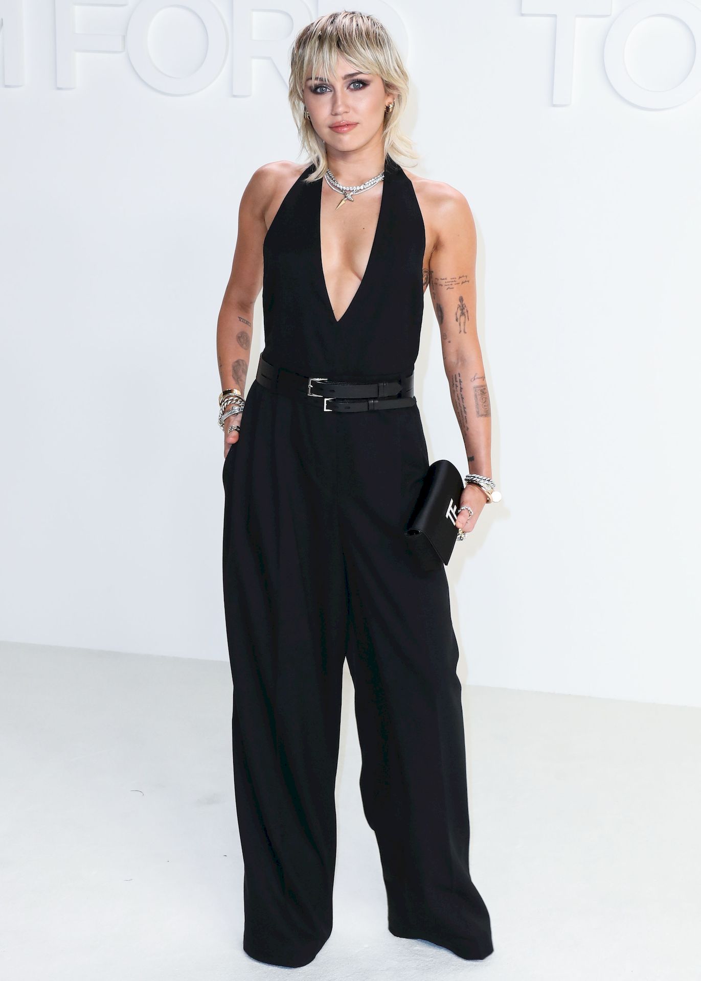 Miley-Cyrus-Looks-Sexy-at-the-Tom-Ford-Autumn_Winter-2020-Fashion-Show-0078.jpg