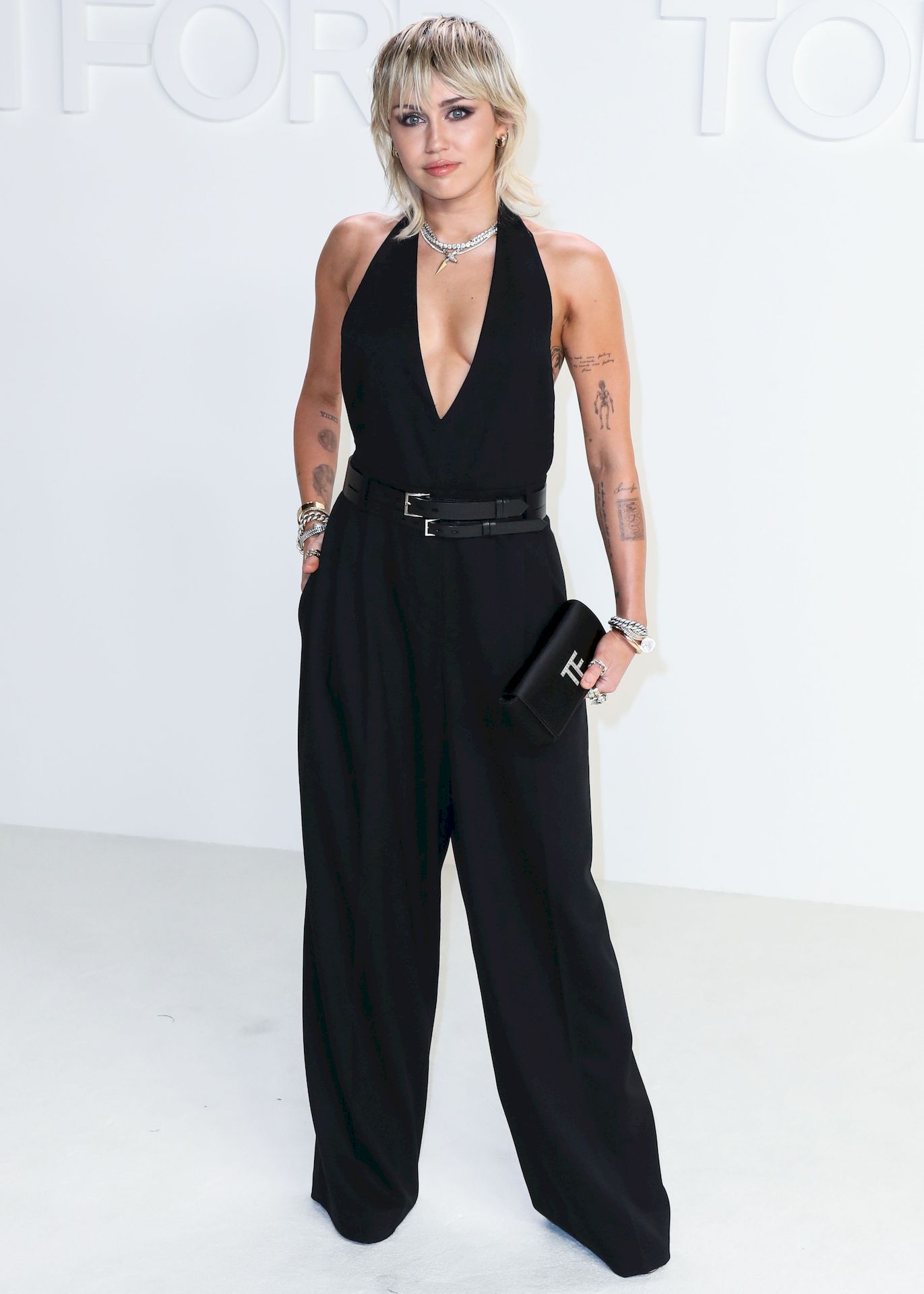 Miley-Cyrus-Looks-Sexy-at-the-Tom-Ford-Autumn_Winter-2020-Fashion-Show-0079.jpg