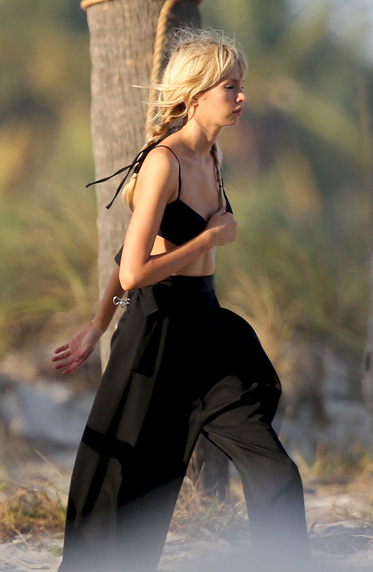 Stella-Maxwell-Wears-a-Black-String-Bikini-During-a-Photoshoot-in-Miami-0008.jpg